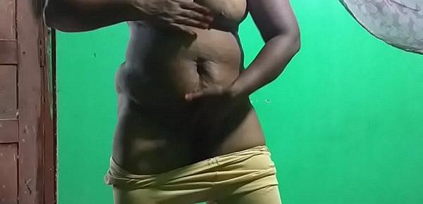  horny desi indian tamil telugu kannada malayalam hindi vanitha showing big boobs and shaved pussy leggings press hard boobs press nip rubbing pussy masturbation big green chilli